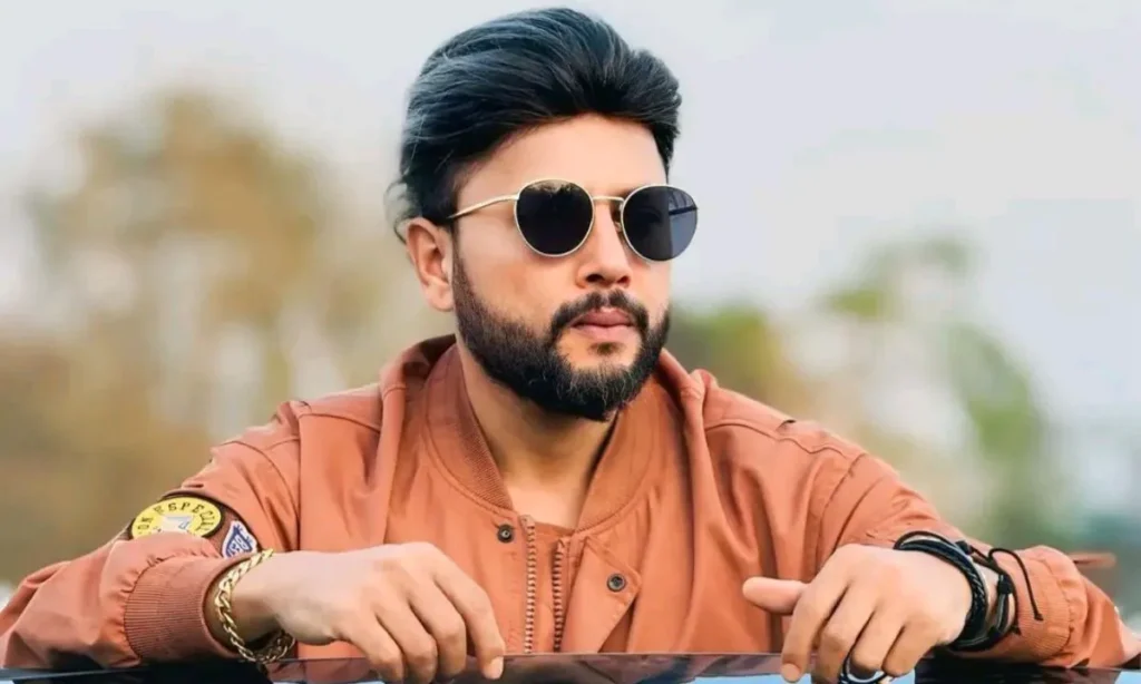 दुर्गेशबाट गुराँस नानीलाई मोबाइलको उपहार