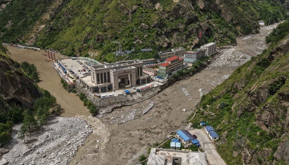 दसैँअघि नै यातायात सुचारु गर्ने गरी चीनले बेलिब्रिज निर्माण थाल्यो