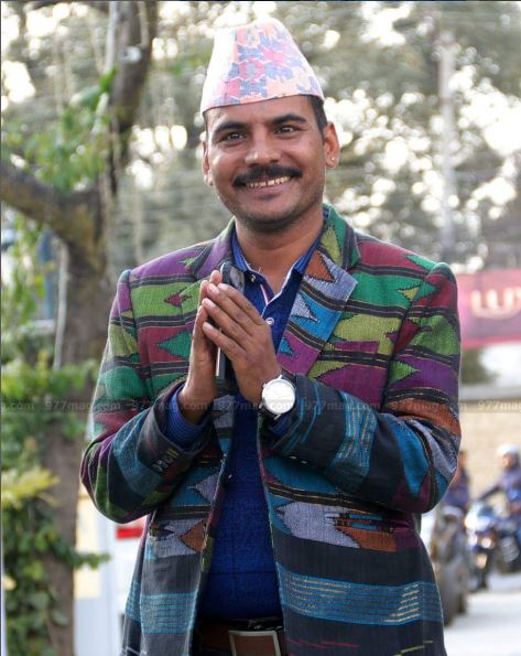 हरेक फिल्म रिलिजअघि पिताको आशिर्वाद लिन गाउँ जाने माग्ने बुढा