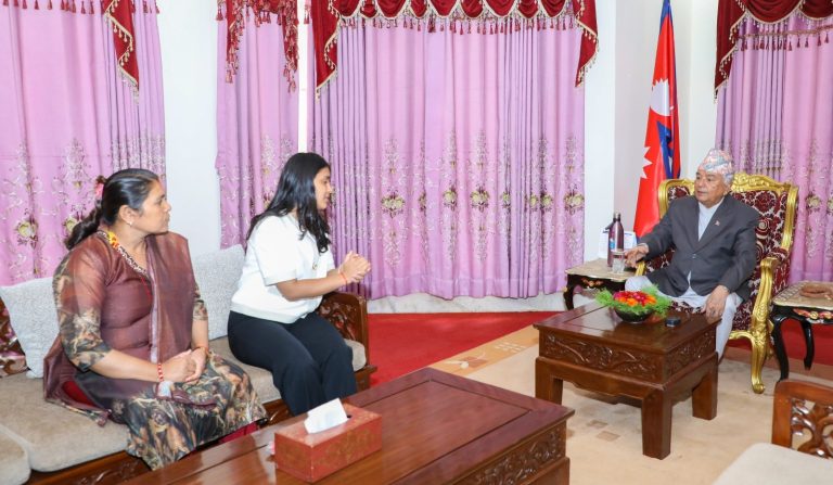 राष्ट्रपतिसँग विपिन जोशी परिवारको भेटवार्ता