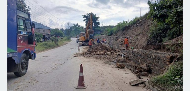 बर्षातमा जहिल्यै जोखिमपूर्ण बन्दै पृथ्वीराजमार्ग