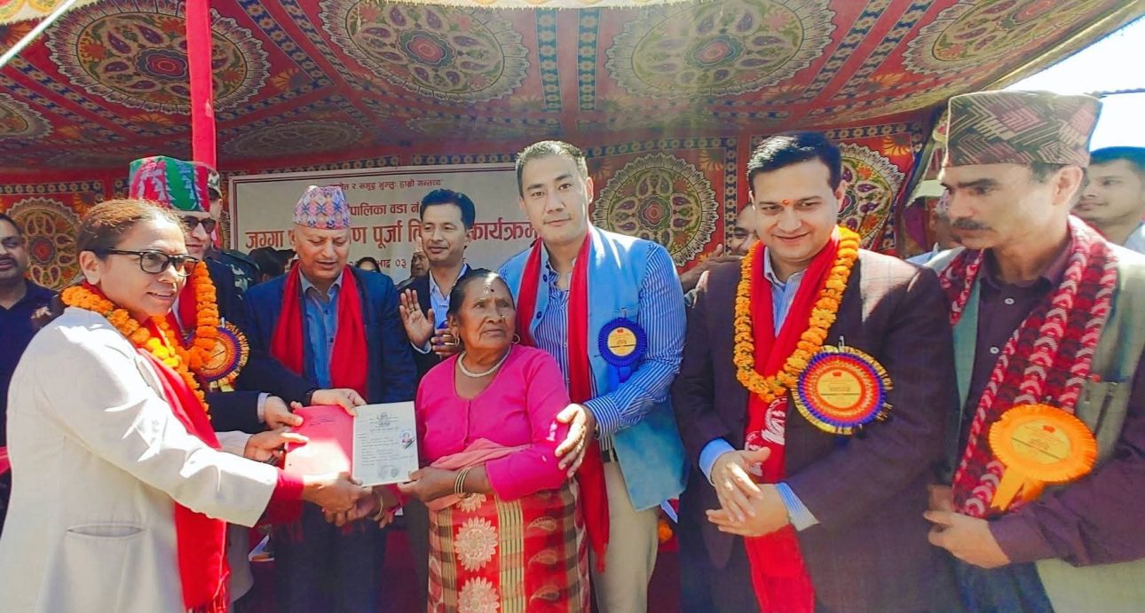 ५० वर्षपछि मुस्कान फुल्यो भुम्लुमा: सुरु भयो लालपुर्जा वितरण