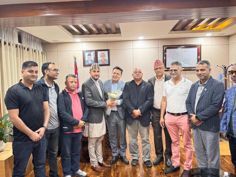 सञ्चारमन्त्री खरेल र एनआरएनए प्रतिनिधिमण्डलबीच भेटघाट