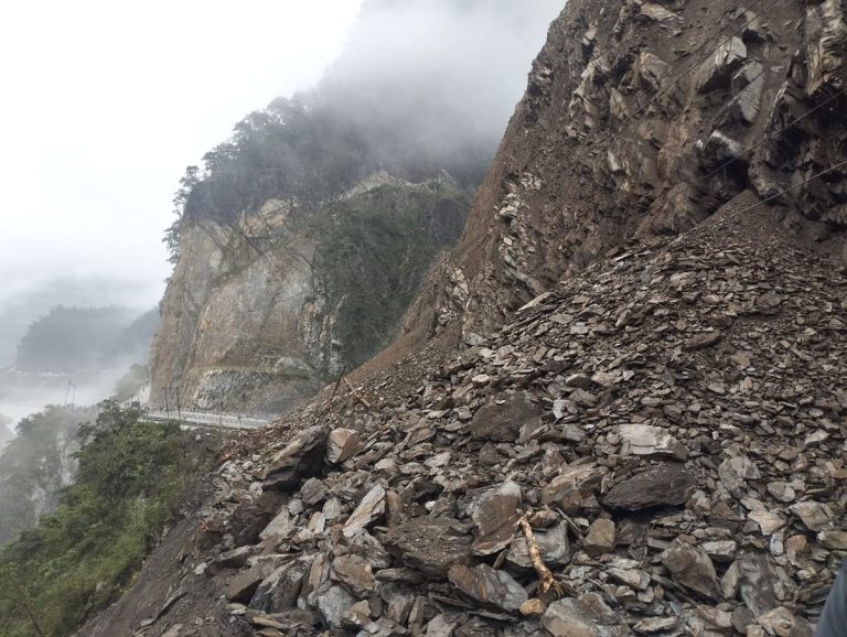 सडक अवरुद्ध हटाउन सरकारी प्रयास अघि बढ्यो