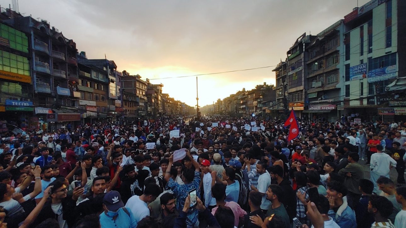 रगतको हिसाब दे’ भन्दै बनेपामा आक्रोशित प्रदर्शन (तस्वीरहरू)