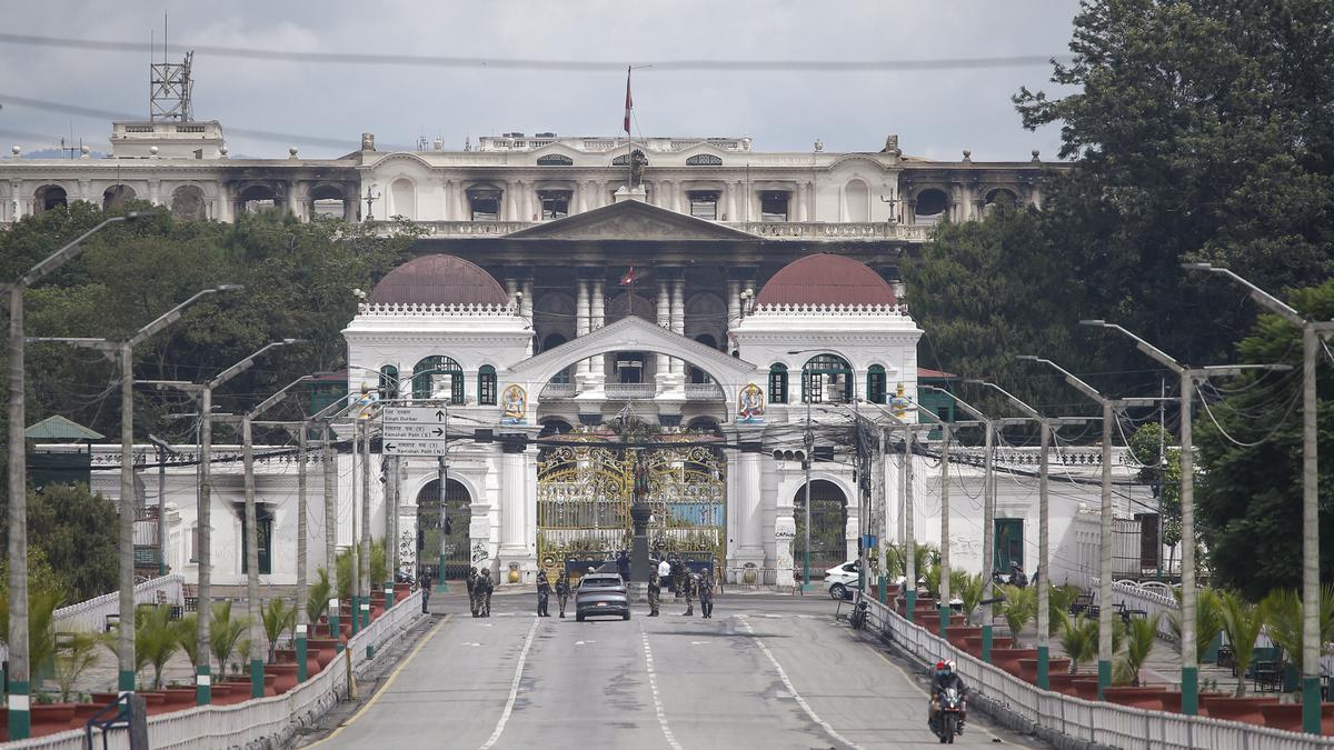 सिंहदरबारमा कर्मचारीको फर्काइ, काममा स्पष्टता आएन