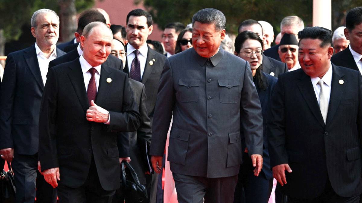 प्रधानमन्त्री ओलीको बेइजिङमा विजय उत्सव परेडमा सहभागिता