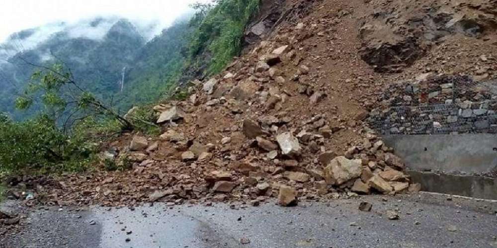 पहिरोको कारण महकाली राजमार्ग बन्द, उद्धार कार्य जारी