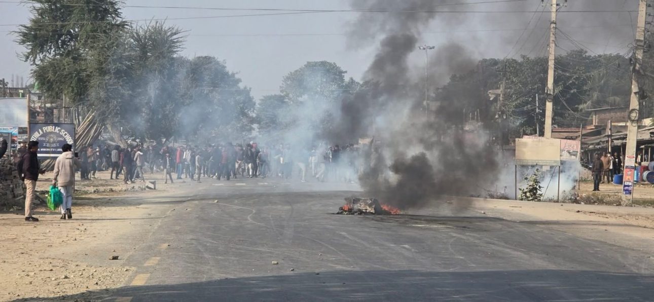 लौकही गोलीकाण्डपछि तनाव: शव सडकमा राखेर प्रदर्शन, निष्पक्ष छानबिनको माग