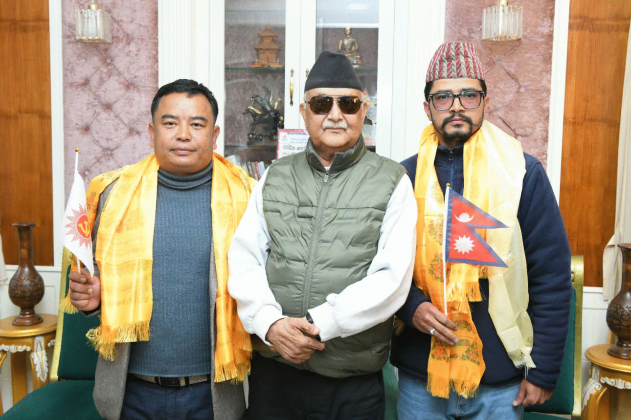 माओवादी केन्द्रका काठमाडौँ महानगरका पूर्वअध्यक्ष राजेश लामा नेकपा एमाले प्रवेश