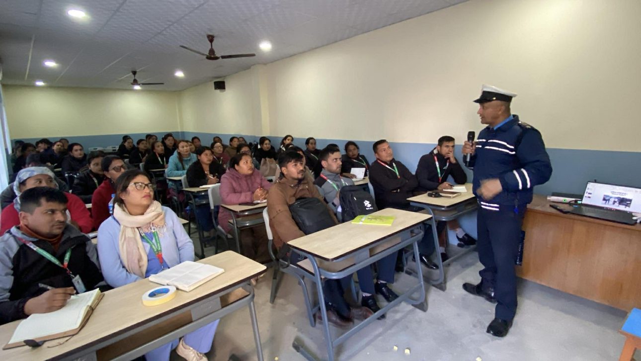 बनेपामा शिक्षकहरूलाई ट्राफिक सचेतना, सडक सुरक्षामा कडा पहल