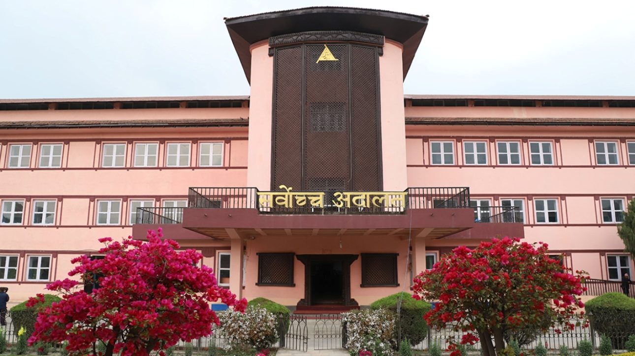 रास्वपा सभापति लामिछानेको मुद्दा पूर्ण इजलासमा पेश गर्न सर्वोच्च अदालतको निर्णय
