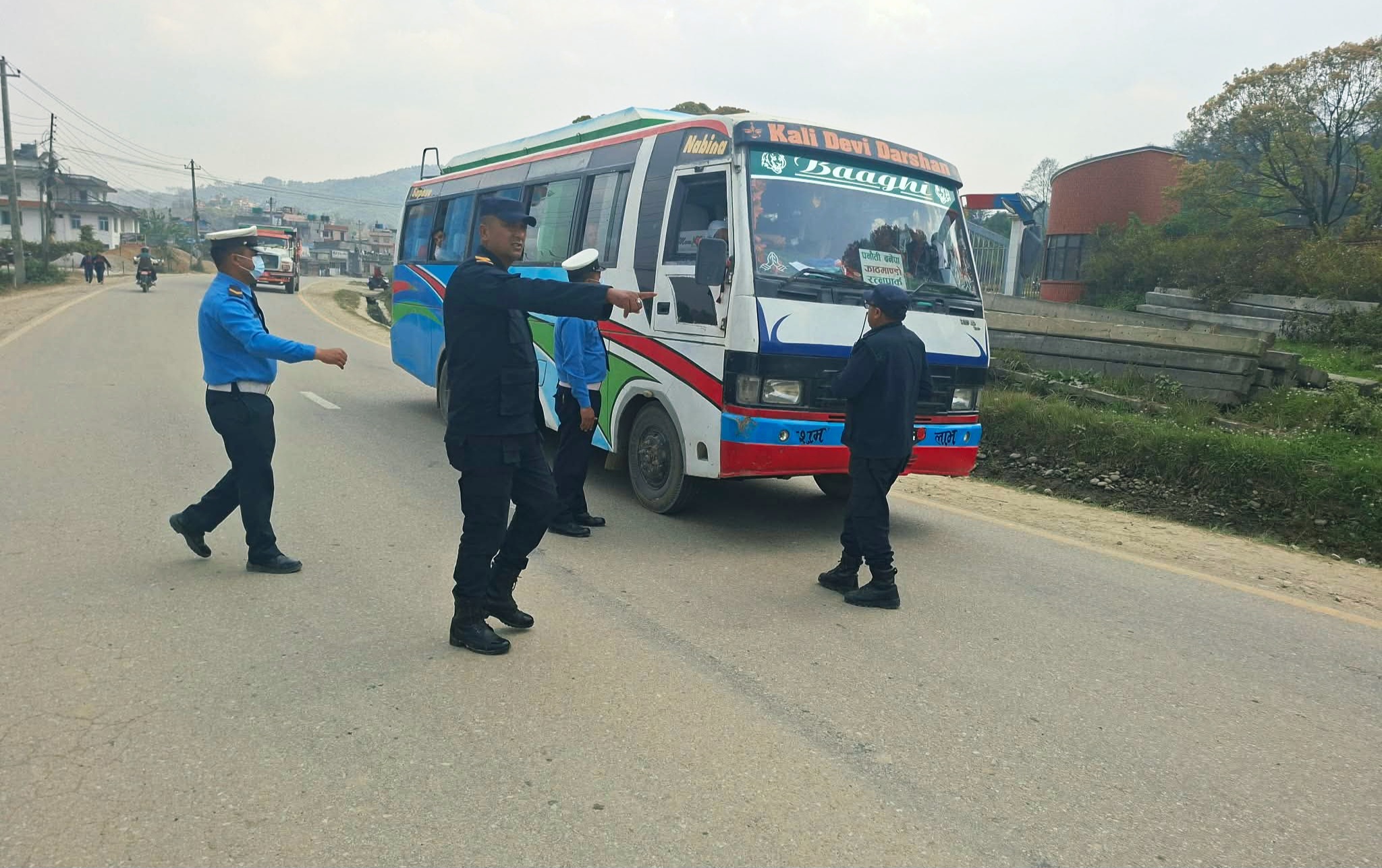 नशामा स्टेयरिङ: काभ्रेमा ५ चालक ट्राफिक प्रहरीको फन्दामा