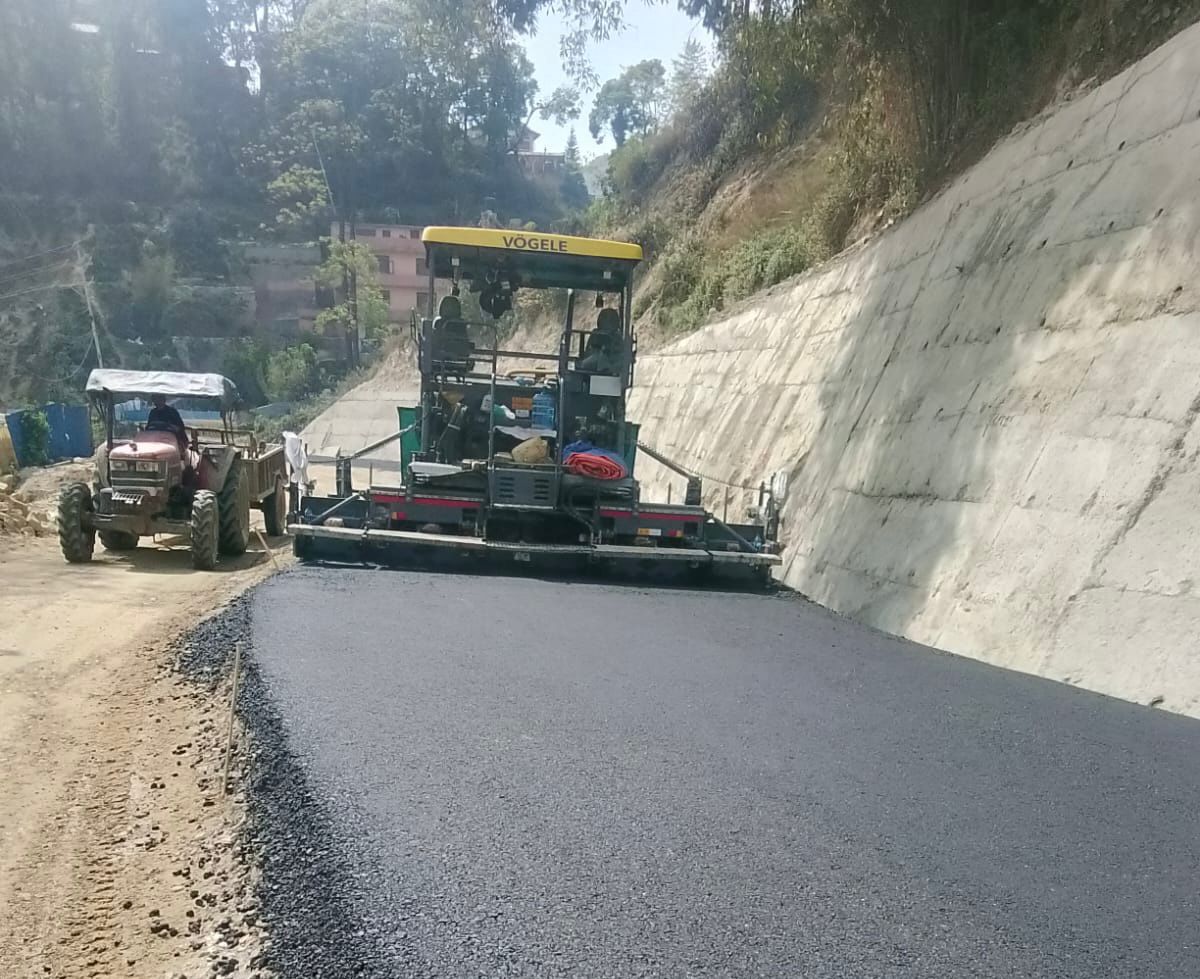 धुलिखेल–खावा सडकमा कालोपत्रे काम सुरु