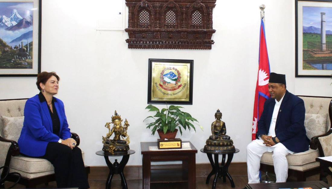 परराष्ट्रमन्त्री खनाल र लिथुआनियाली राजदूत मिकेविचिएनेबीच शिष्टाचार भेट