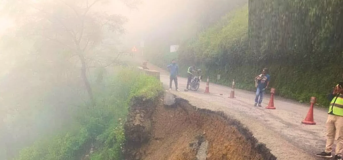 नागढुङ्गा–नौबिसे सडकमा क्षति, आवागमन थप प्रभावित हुने