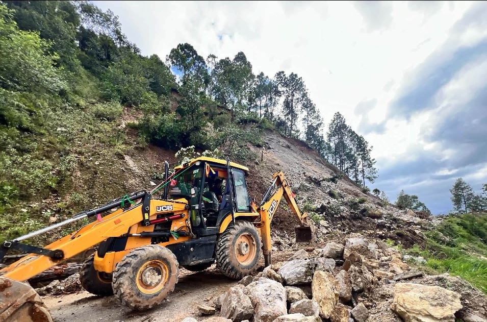 बाढीपहिरोले गुल्मीका मुख्य तथा ग्रामीण सडक अवरुद्ध, आवागमन प्रभावित