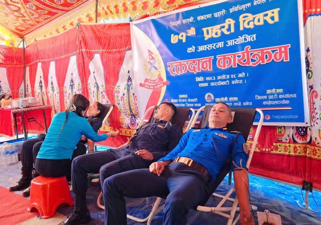 काभ्रेमा प्रहरी दिवसको अवसरमा रक्तदान, ६१ जनाले गरे रक्तदान