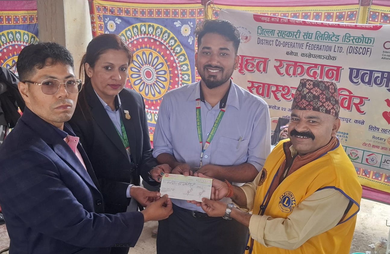 ९३औं पटक रक्तदान गर्ने रक्तदाता प्रल्हाद शर्मा हुमागाईले गरे ५ हजार १ रुपैया नगद सहयोग